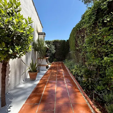 Comfortable Near The Sea Apartman