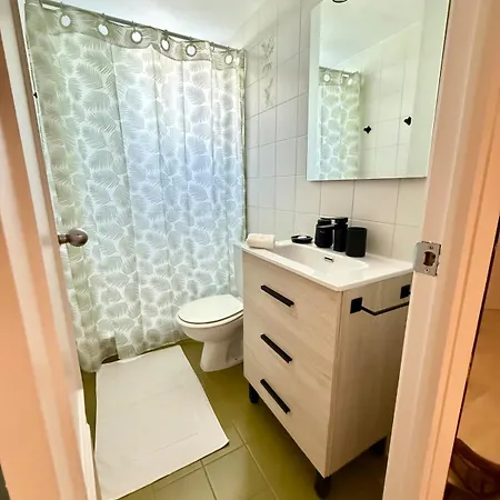 Comfortable Near The Sea Apartman *